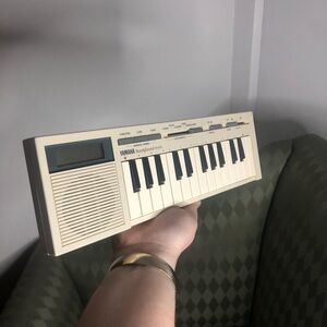 Yamaha HandySound HS-500 mini keyboard